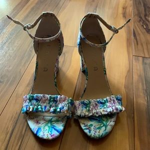 Unisa Ruffle Block Heals